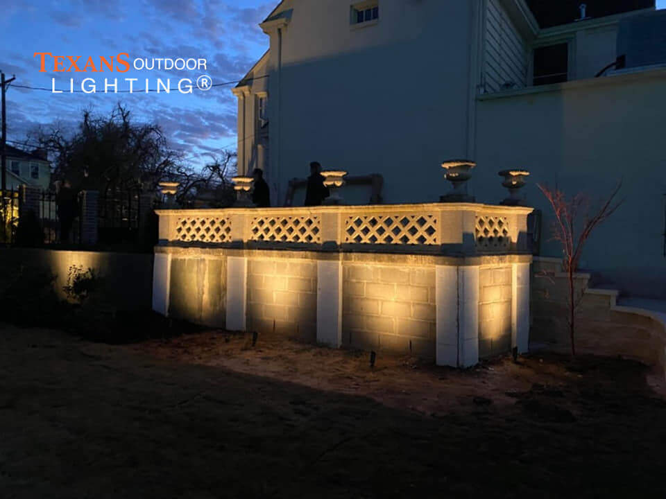 Lights installation for columns